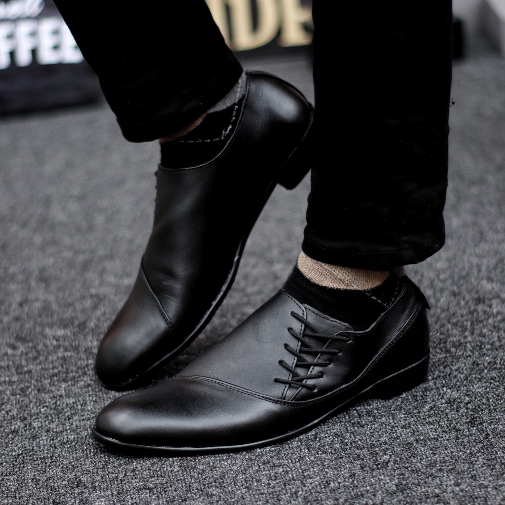 Sepatu Pantofel Kerja Kantor Kulit Asli Formal Hitam Pria Abrhm Megan