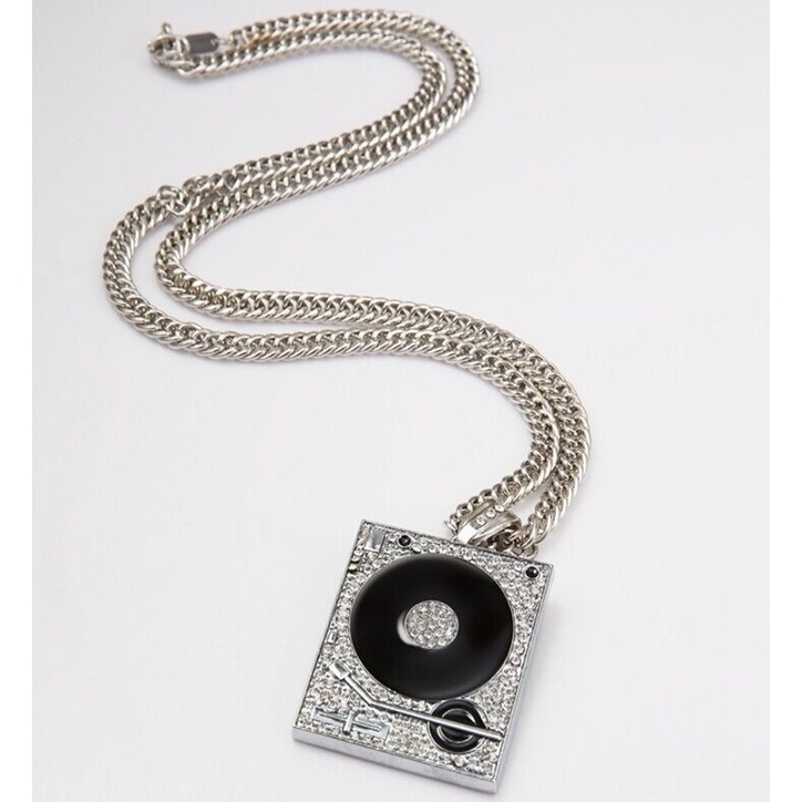 Kalung Desain Gramophone Bahan Zirkon Warna Emas / Silver Gaya Punk Hip Hop Kasual Untuk Pria