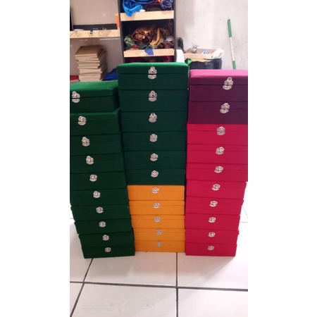 

Box Plakat Acrylik / Box Plakat Beludru