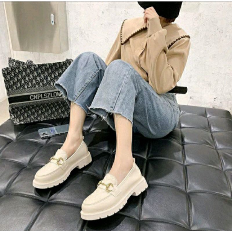 Sepatu Loafers Docmart Wanita Korea Import Aera Series