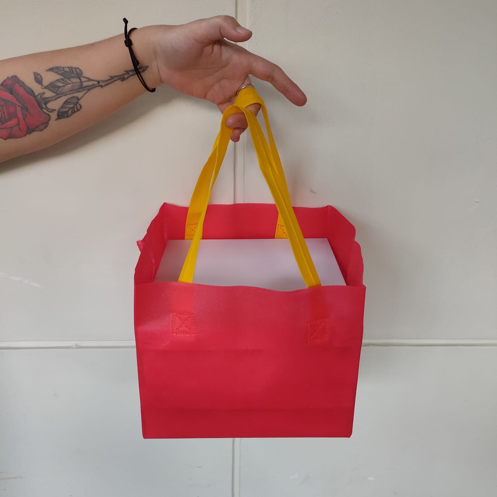 

RB Tas kotak nasi 22x22 20x20 / tas box nasi 22x22 20x20 / tas spunbond polos 22x22 20x20 / tas
