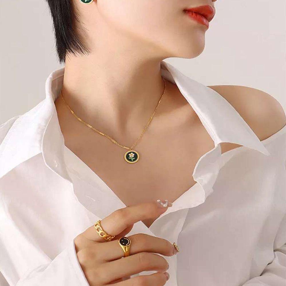 Augustina Wanita Kalung Pesona Vintage Enamel Daisy Lapis Emas Titanium Steel Gadis Aksesori