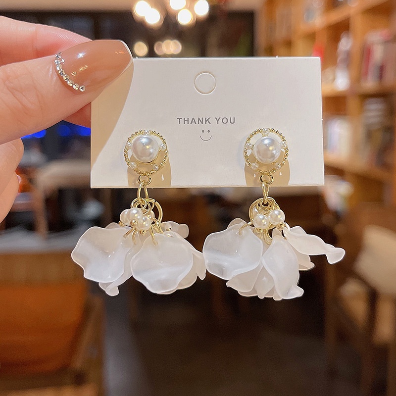 Anting Tusuk Desain Bunga Aksen Mutiara Bahan 925 Silver Untuk Wanita