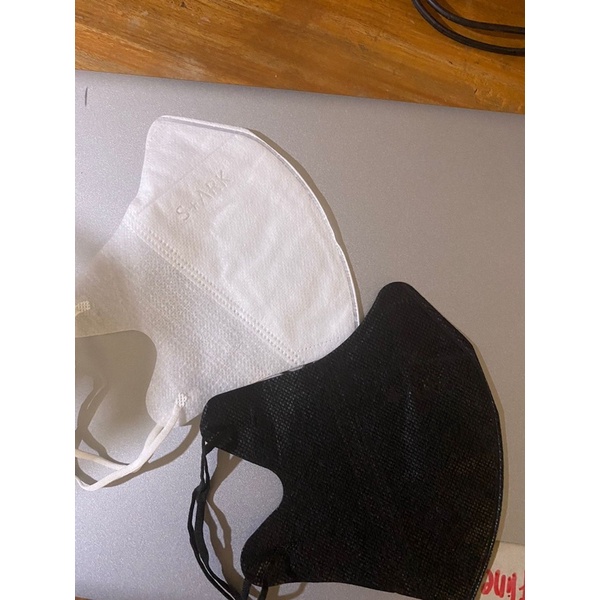 Masker duckbill hitam dan putih isi 50 pcs