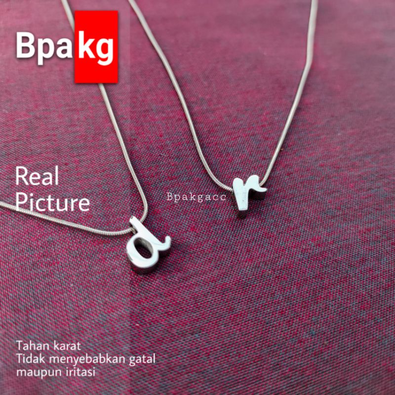 Kalung Titanium Wanita Huruf Kecil - Kalung Wanita Anti karat Halus - Kalung Inisial Nama besi putih