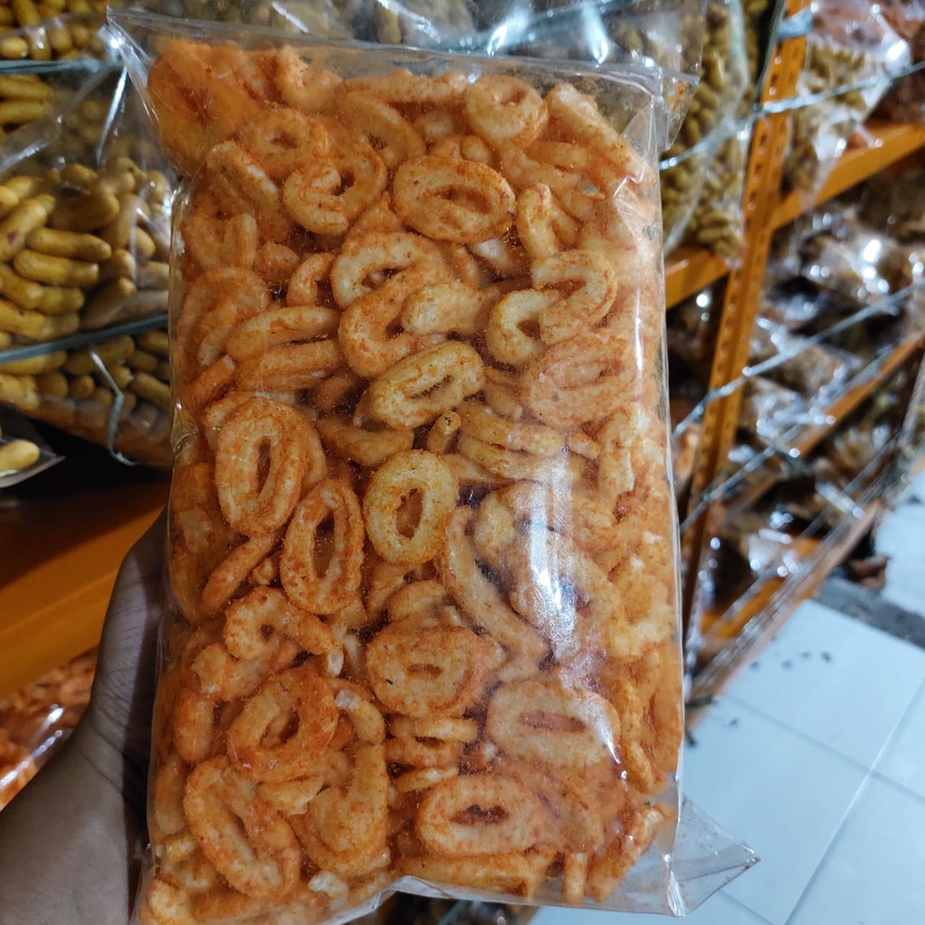 

SNACK KILOAN RING IKAN PEDAS KRUPUK IKAN KRUPUK PEDAS 125 GRAM PEDAS GURIH