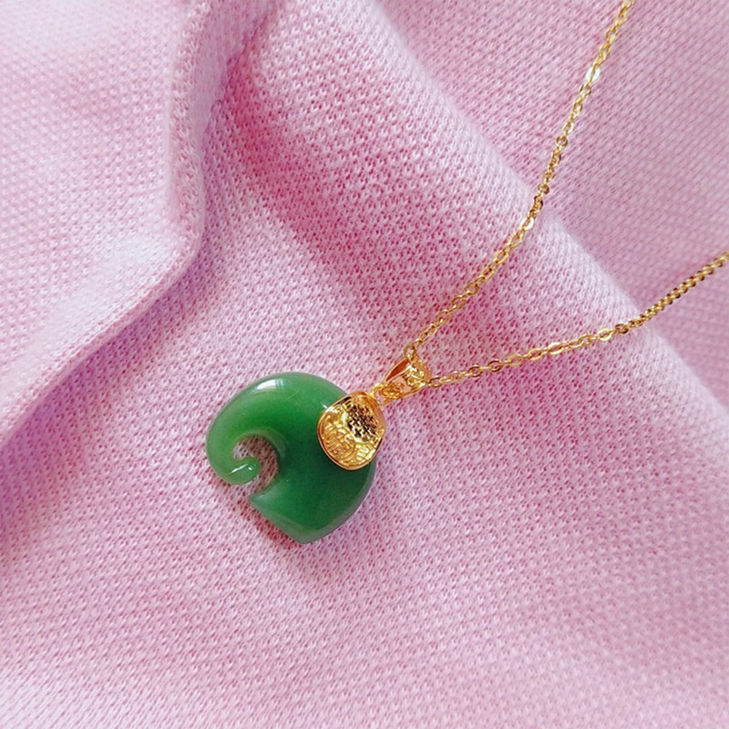 Kalung Rantai Klavikula Bahan Titanium Steel 18K Gold Hetian Yufu Karakter Gajah
