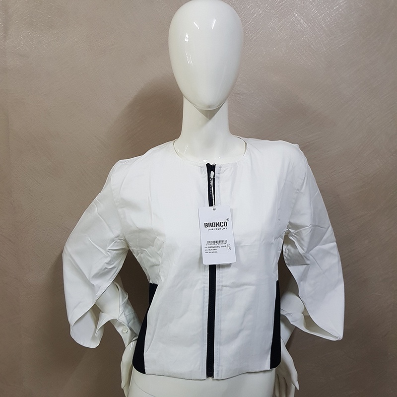 HEM JAKET OUTER ZIPPER WANITA WARNA PUTIH KOMBINASI HITAM MERK BRONCO