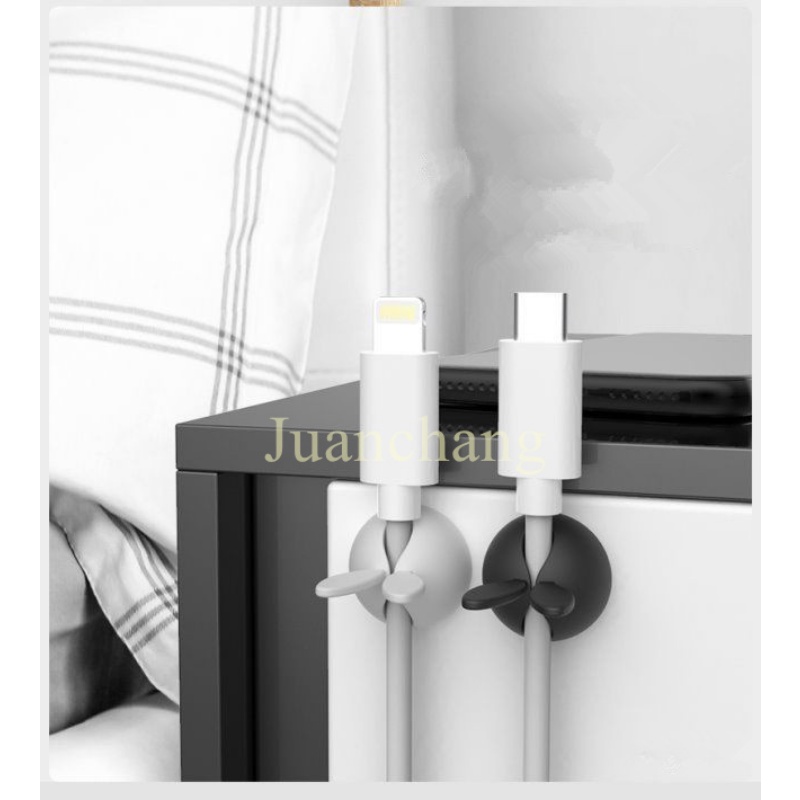 1pc Klip Holder Kabel Earphone Bentuk Telinga Kelinci Bahan Silikon