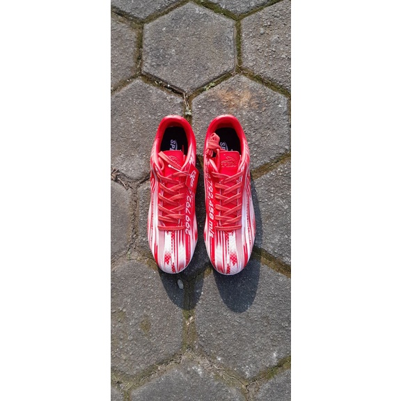 SEPATU BOLA SPECS ACCELERATOR