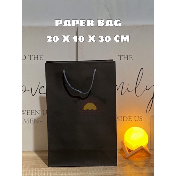 

Paper Bag / Tas Kertas Polos Warna Hitam Ukuran 20 x 10 x 30 CM (R6 panjang)