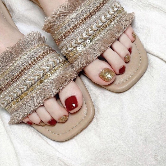 Sale 24Pcs Kuku Kaki Palsu Warna Merah Keemasan Kuning Emas Glitter