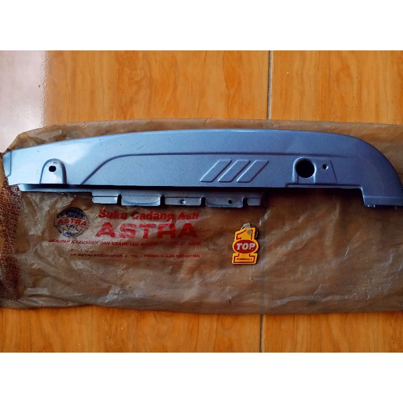 Ketengkas Tutup rante rantai Abu Abu grey Honda Astrea Grand Bulus Grand legenda  Original baru