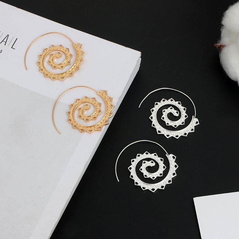 Anting Bentuk Hati Spiral Oval Gaya Etnik Untuk Wanita