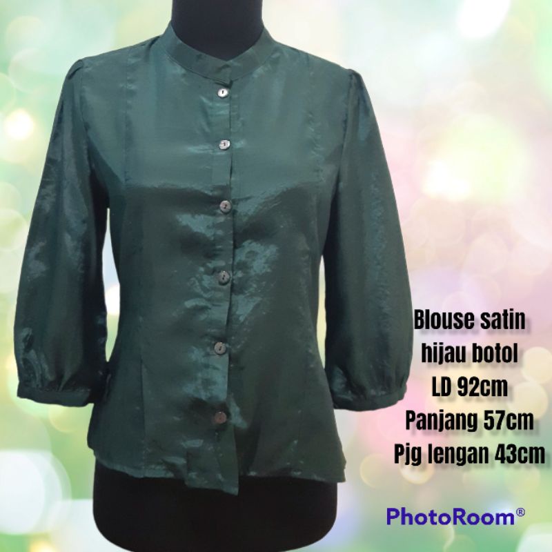 Blouse satin hijau botol