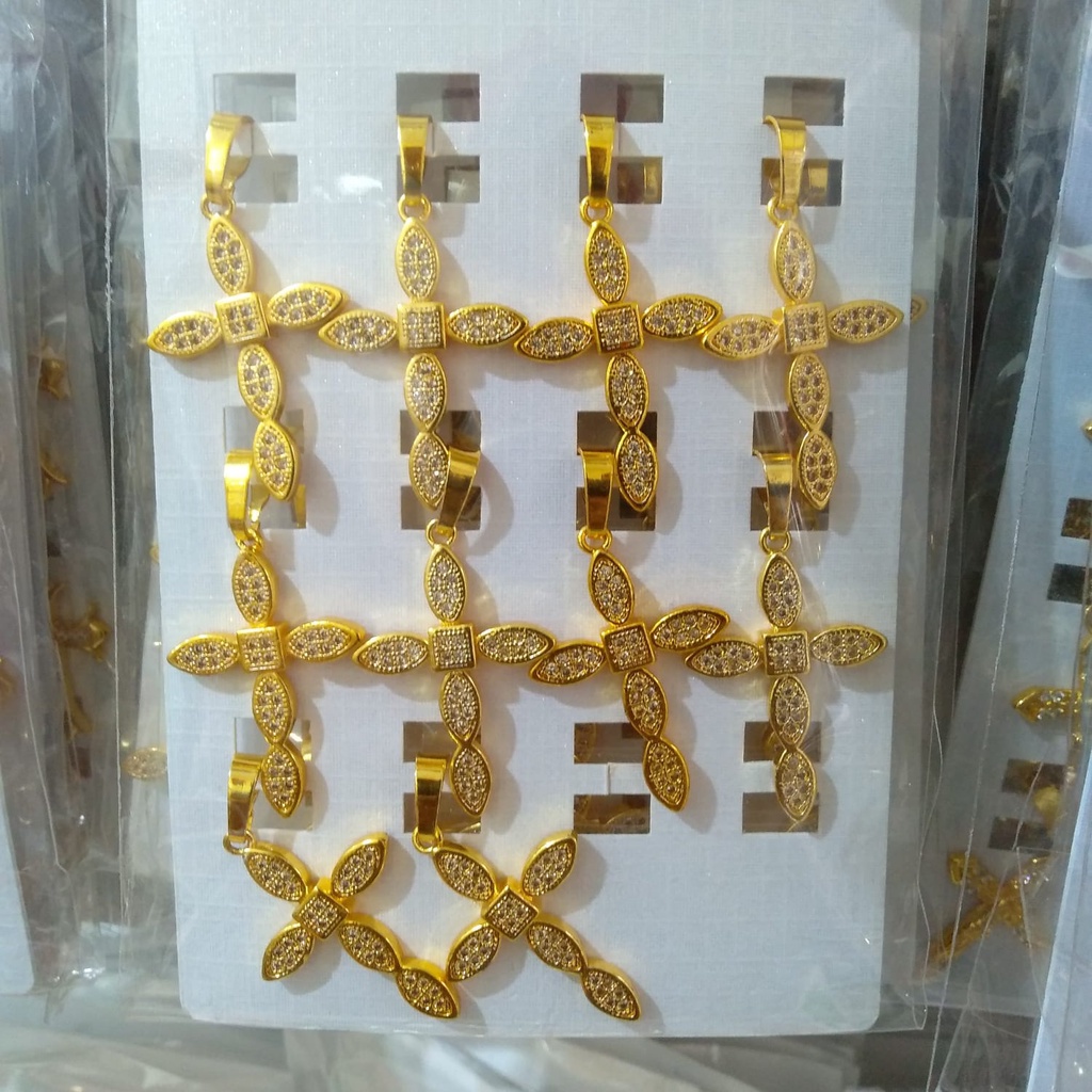 AV330 Grosir Berbagai Motif Liontin Salib Permata Lapis Emas