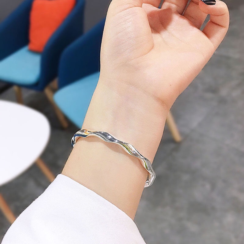 Mobiuss Gelang Tangan Model Terbuka Motif Gelombang Warna Gold / Silver Untuk Perhiasan Wanita