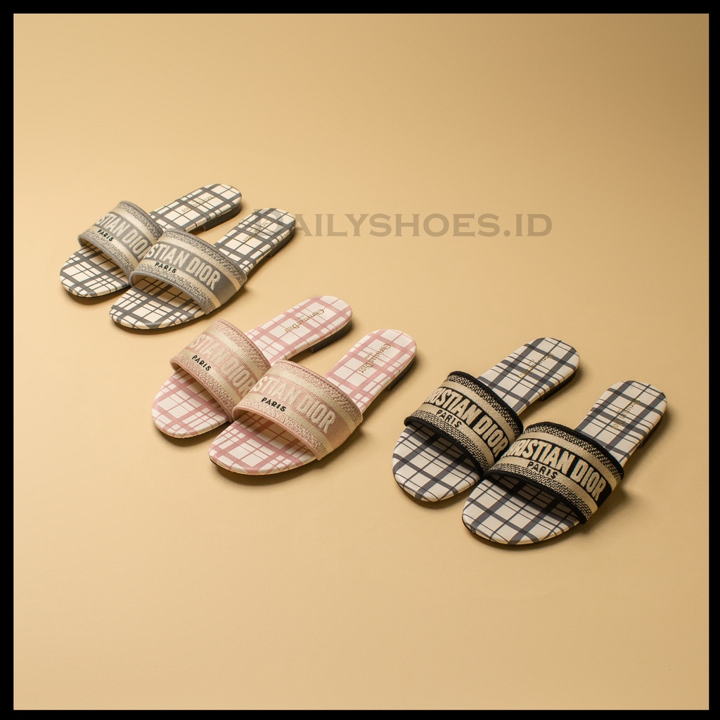 Sandal D 018 / Sendal Slop Teplek Santai Wanita D 018  Flat 1.5 cm Murah Berkualitas