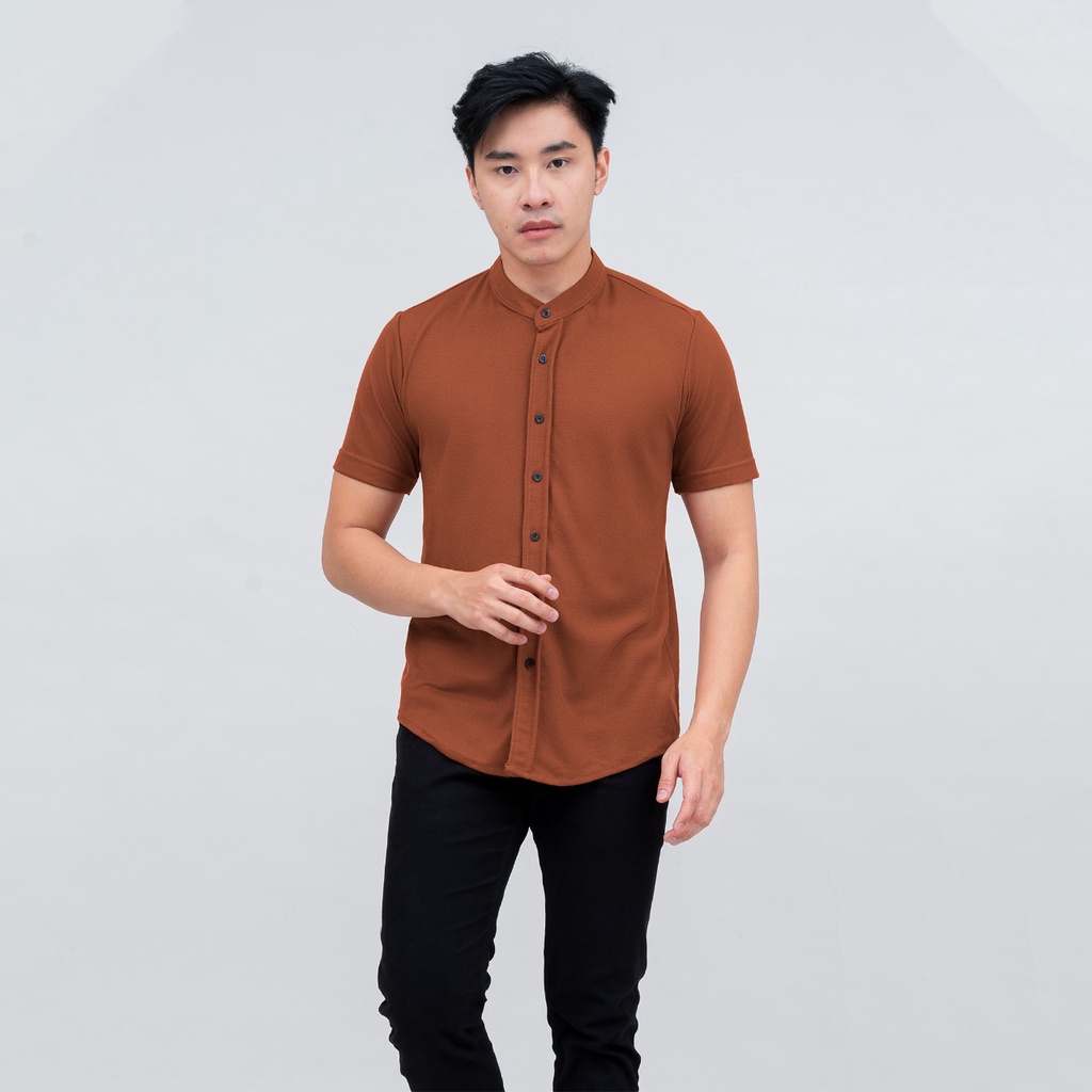 BROGUY Kemeja Pria Lengan Pendek Kerah Sanghai Casual Polos Slimfit Size M - XXL LIGHT BROWN