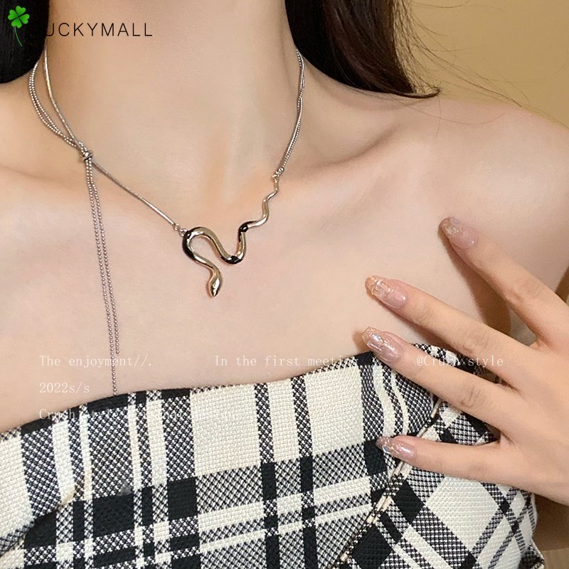 Kalung Choker Rantai Klavikula Liontin Ular Ganda Warna Silver Untuk Aksesoris Perhiasan Wanita