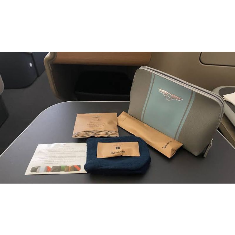 Tas Qantas 100 Bussines  Class Full set