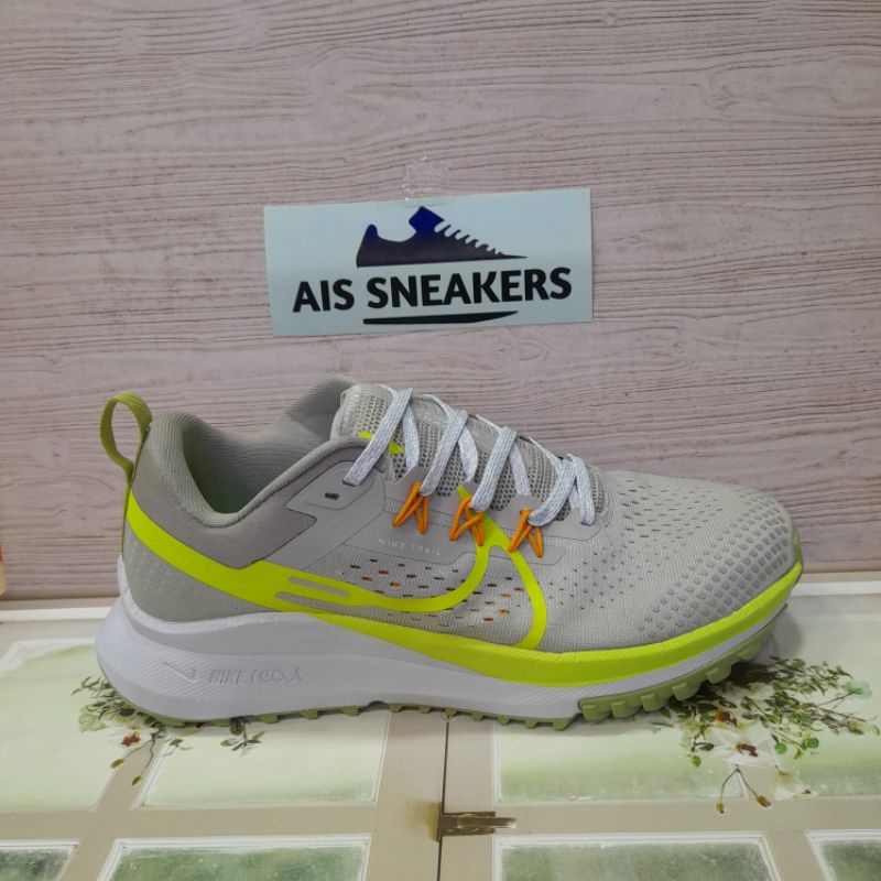 Sepatu nike zoom pegasus trail 4 beige