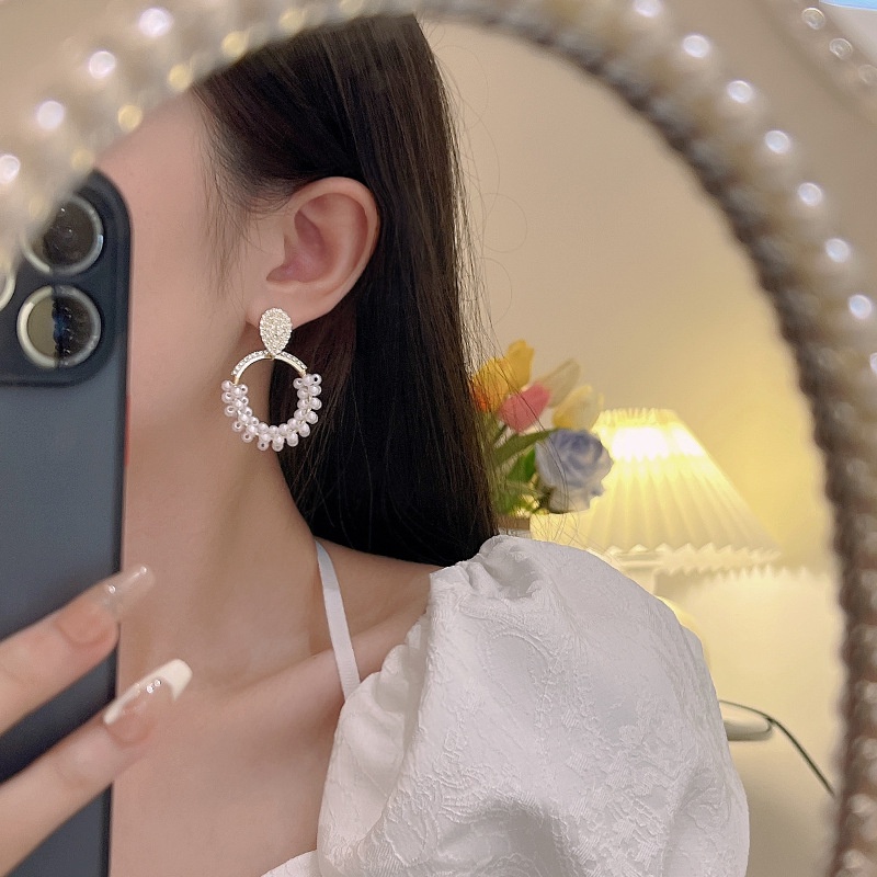 Anting Tusuk Bentuk Lingkaran Aksen Mutiara Bahan 925 silver