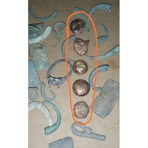 logam temuan zaman kerajaan di temukan dari bekas reruntuhan kerajaan maja pahit