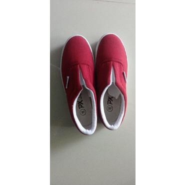 Sepatu Kanvas Merah/slip on