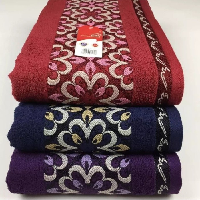 

HANDUK MERAH PUTIH MOTIF 65X130