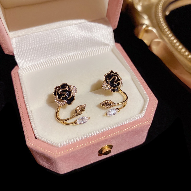 Anting S925 Silver Needle Bentuk Bunga Aksen Berlian Untuk Wanita