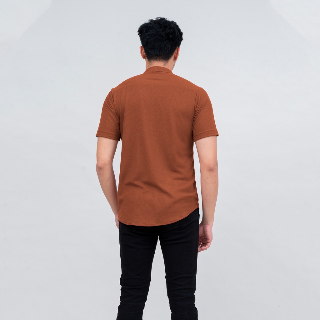 BROGUY Kemeja Pria Lengan Pendek Kerah Sanghai Casual Polos Slimfit Size M - XXL LIGHT BROWN