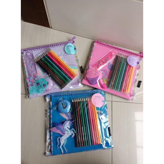 

Stationery set warna smiggle original 3 motif