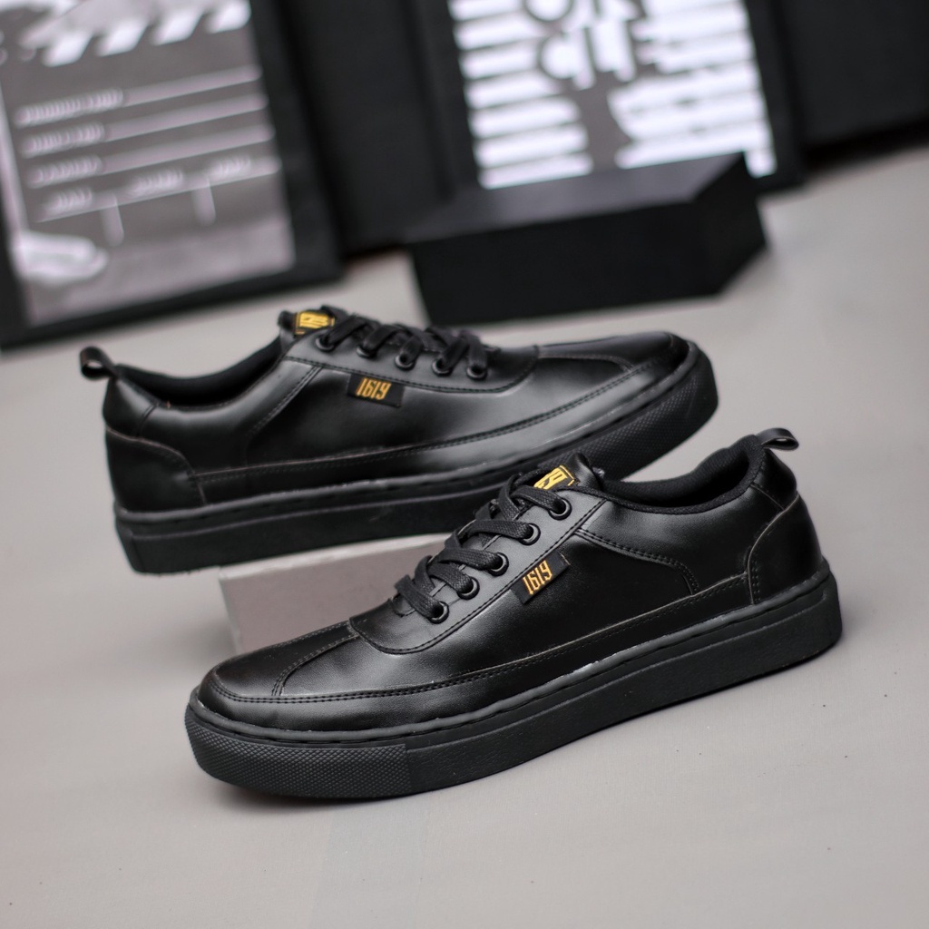 GERAD Sepatu Sneakers Casual Pria HItam Kulit Sintetis Simple Murah Original Footwear