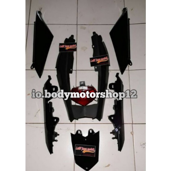cover body Vixion new hitam