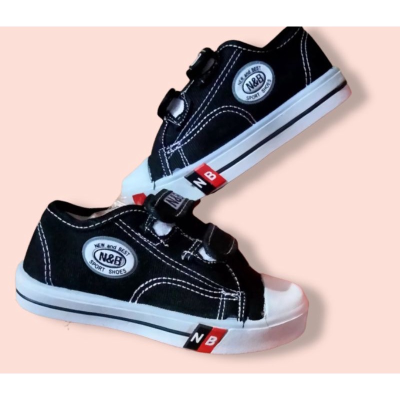 sepatu prepet terlaris warna hitam putih. ukuran 28-35