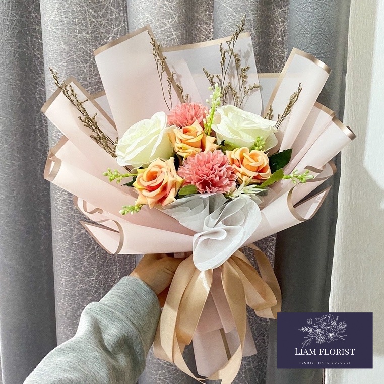 BUKET BUNGA MIX ARTIFICIAL/BUKET BUNGA PALSU/BUKET BUNGA MAWAR MATAHARI PEONY TULIP/BUKET WISUDA