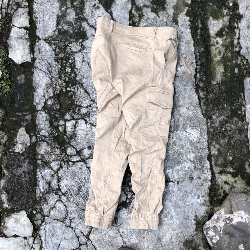 jogger uniqlo size 30-pria/cowok-second original