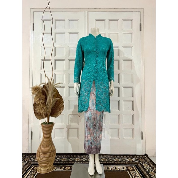 SETELAN KEBAYA BROKAT TUNIK SANGHAI/ KEBAYA MODERN/KEBAYA BROKAT/KEBAYAMURAH/KEBAYACANTIK/KEBAYAPESTA/KEBAYALAMARAN/ KEBAYAKEKINIAN/KEBAYASERAGAMAN/KEBAYACOUPLE