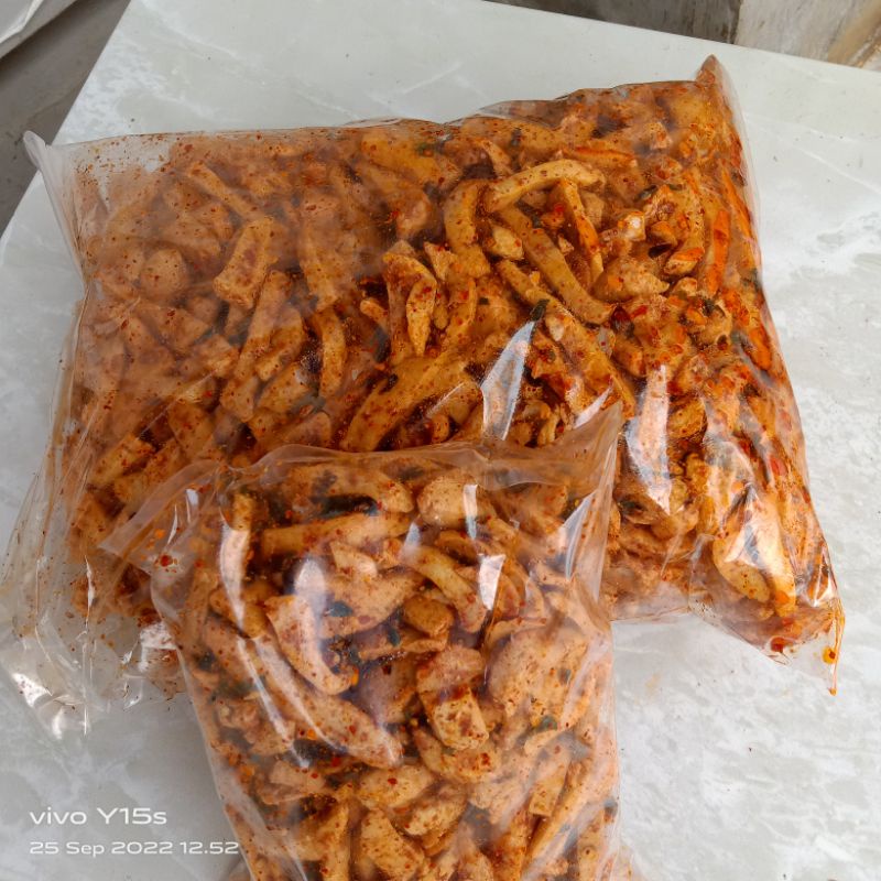 

basreng kiloan basreng pedas xtra daun jeruk cemilan viral basogoreng stik baso goreng 1kg