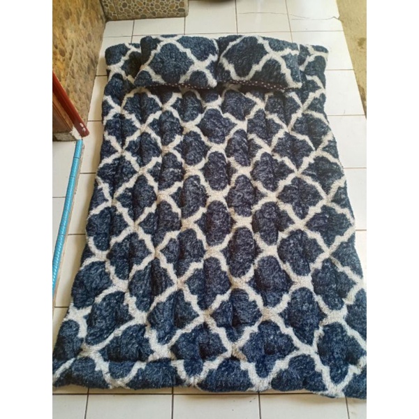kasur bulu rasfur motif batik hitam ( free bantal)