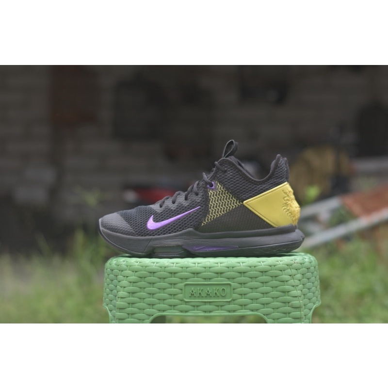 Nike LeBron Witness 4 “Lakers Away” | Sepatu Basket Bekas / Second Garansi Original