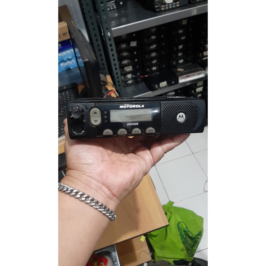 Radio Rig Motorola GM3688 Made in Malaysia Frekuensi Uhf 350 sd 390 Mhz Kondisi Normal RX dan Tx (su