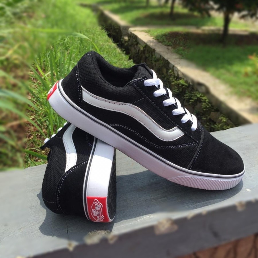 Sepatu Vans Oldskool Premium / Sneakers Pria Kasual Murah Sepatu Vans Putih  Hitam Classic Terbaru // termurah