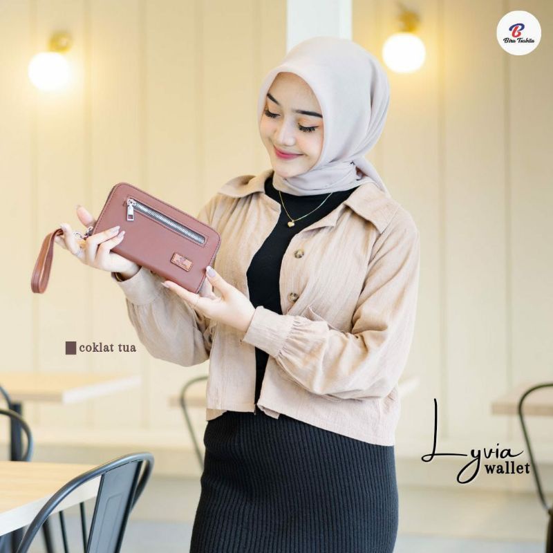 Lyvia wallet biru tsabita