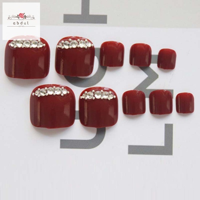 24pcs / Set Kuku Kaki Palsu Warna Merah Aksen Berlian Imitasi Dengan