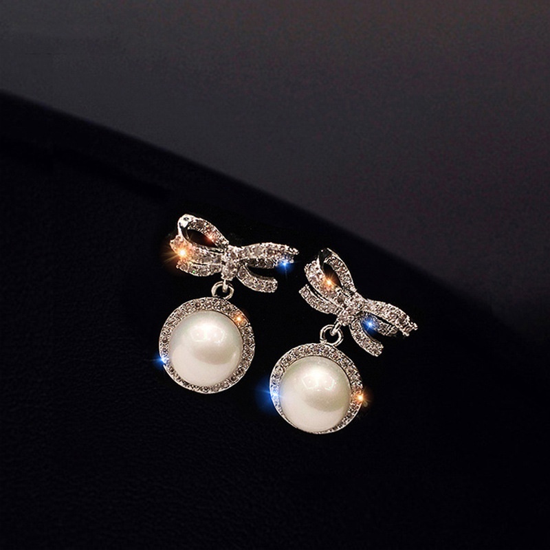 Anting Tusuk Gantung Temperament Desain Pita Hias Mutiara + Berlian Gaya Simple Untuk Wanita