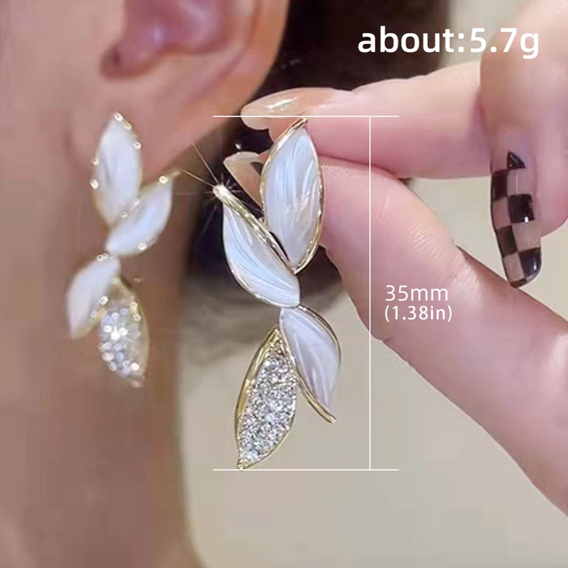 Anting Bentuk Bunga Daun Putih Bahan Cubic Zircon Warna Emas Gaya Korea Untuk Wanita