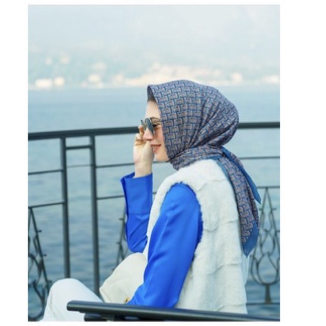 The Bimu Monogram scarf Buttonscarves