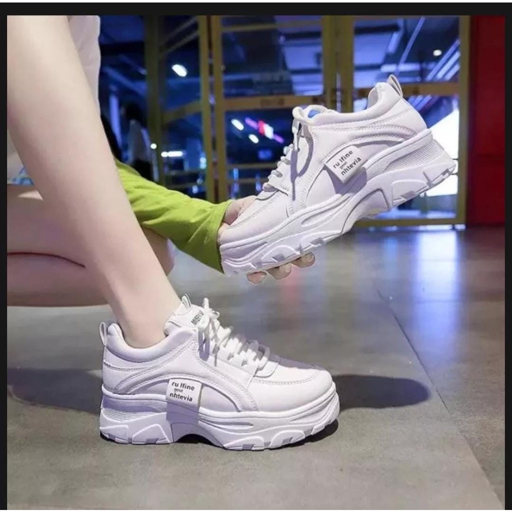 Sepatu Sneakers Wanita Sport Shoes S15
